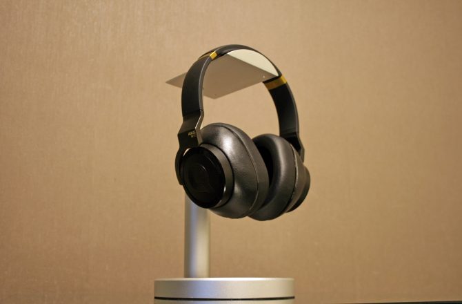 AKG N90Q